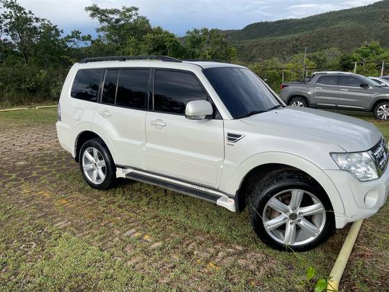 MITSUBISHI PAJERO FULL 3.8 HPE 4X4 V6 24V GASOLINA 4P AUTOMÁTICO MITSUBISHI PAJERO FULL 3.8 HPE 4X4 V6 24V GASOLINA 4P AUTOMÁTICO